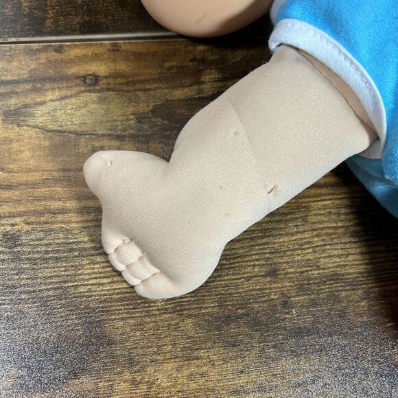 2014 OAA CABBAGE PATCH DOLL SILK HAIR BLUE EYES BROWN Curly HAIR - Picture 15 of 15